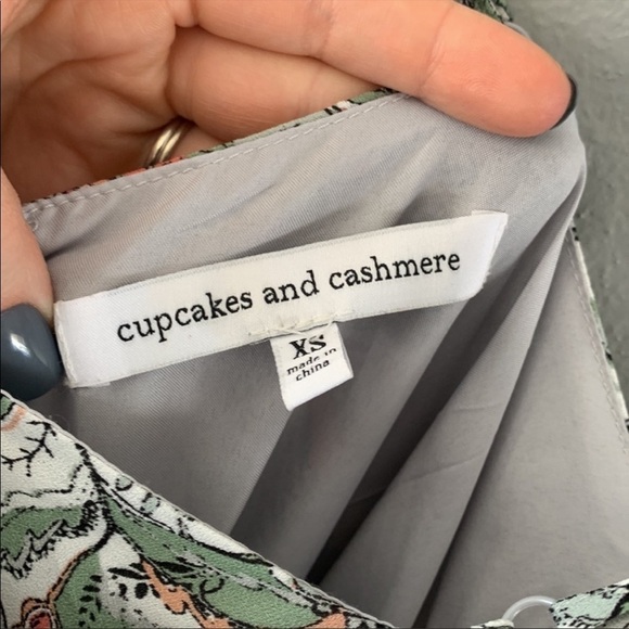 Cupcakes and Cashmere Gale Paisley Crop Jumpsuit - Picture 6 of 10